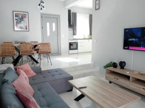 Spacious maisonette 200m from the sea private